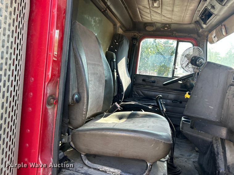 image for item ET3109 1999 International Paystar 5000 dump truck