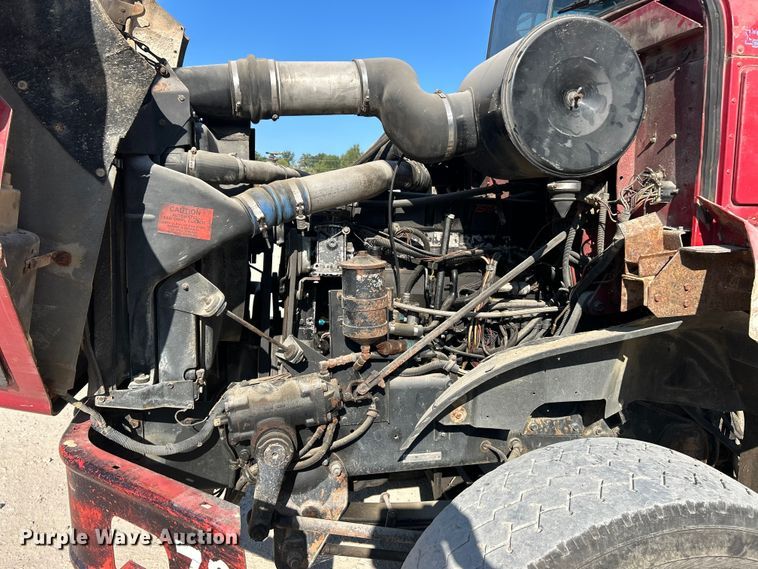 image for item ET3109 1999 International Paystar 5000 dump truck