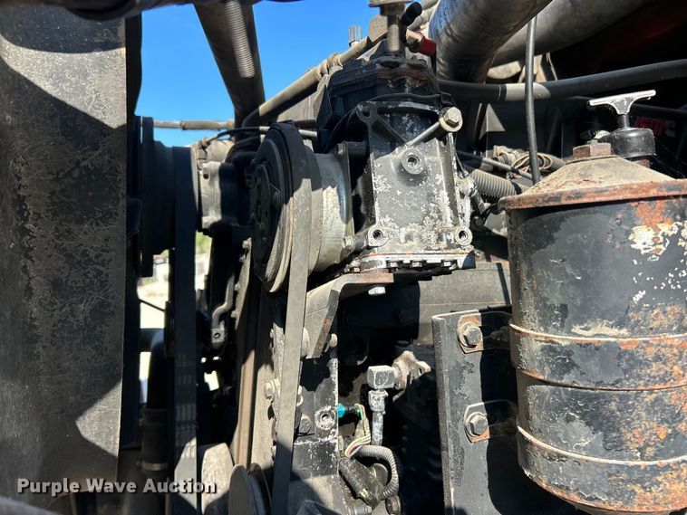 image for item ET3109 1999 International Paystar 5000 dump truck