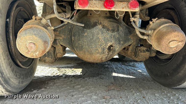 image for item ET3109 1999 International Paystar 5000 dump truck