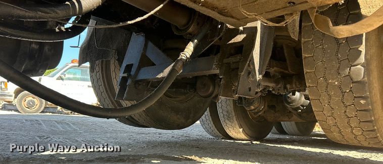 image for item ET3109 1999 International Paystar 5000 dump truck