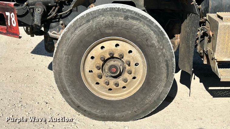 image for item ET3109 1999 International Paystar 5000 dump truck