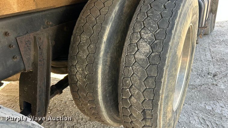 image for item ET3109 1999 International Paystar 5000 dump truck