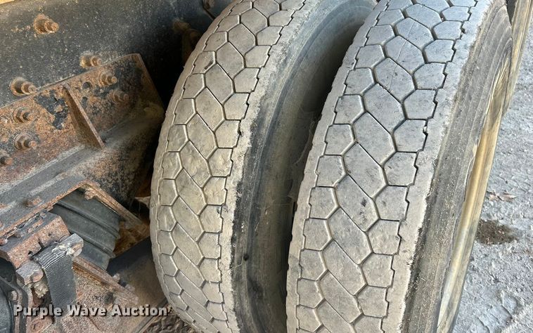 image for item ET3109 1999 International Paystar 5000 dump truck