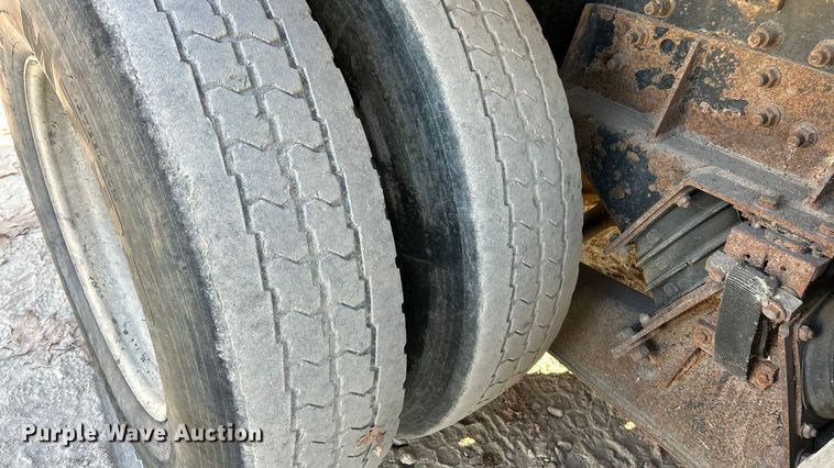 image for item ET3109 1999 International Paystar 5000 dump truck