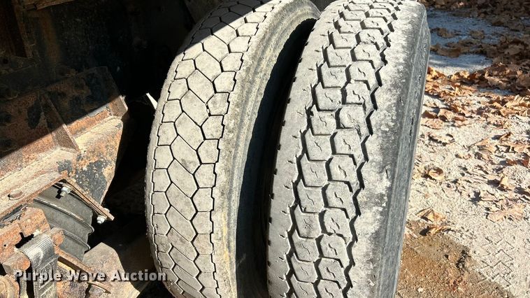 image for item ET3109 1999 International Paystar 5000 dump truck