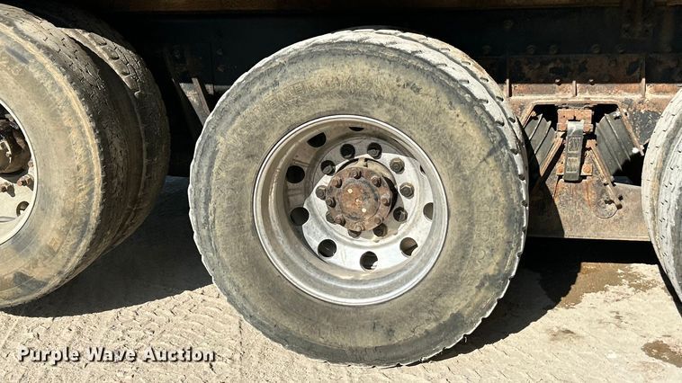 image for item ET3109 1999 International Paystar 5000 dump truck