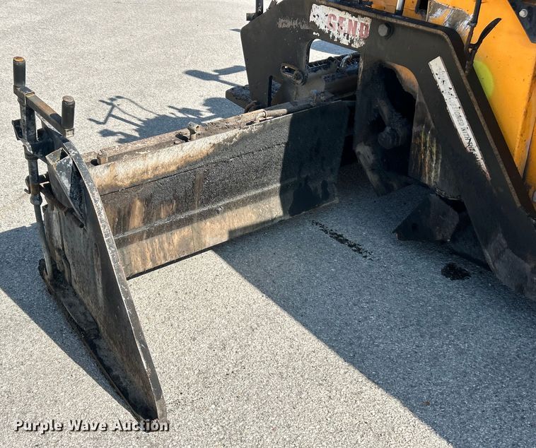 image for item ET3124 2014 Lee-Boy 8500T paver