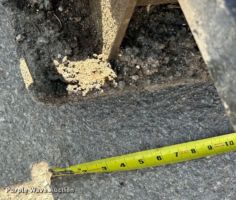 image for item ET3124 2014 Lee-Boy 8500T paver