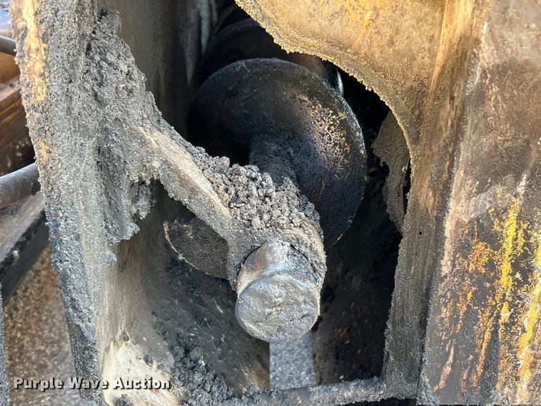 image for item ET3124 2014 Lee-Boy 8500T paver