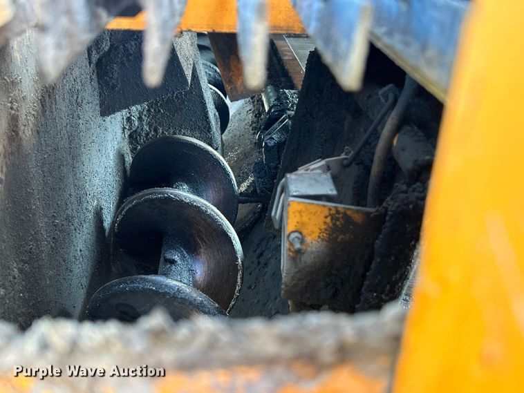 image for item ET3124 2014 Lee-Boy 8500T paver