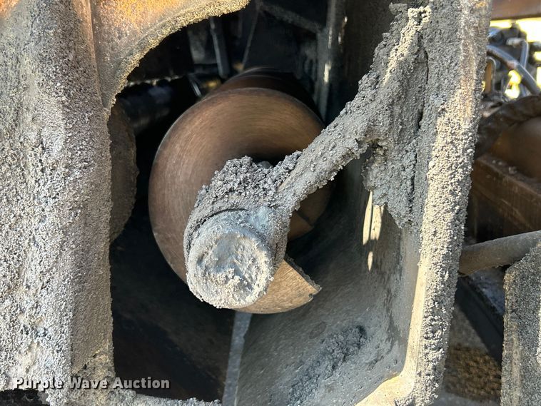 image for item ET3124 2014 Lee-Boy 8500T paver