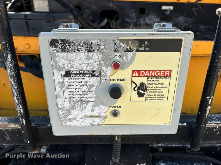 image for item ET3124 2014 Lee-Boy 8500T paver