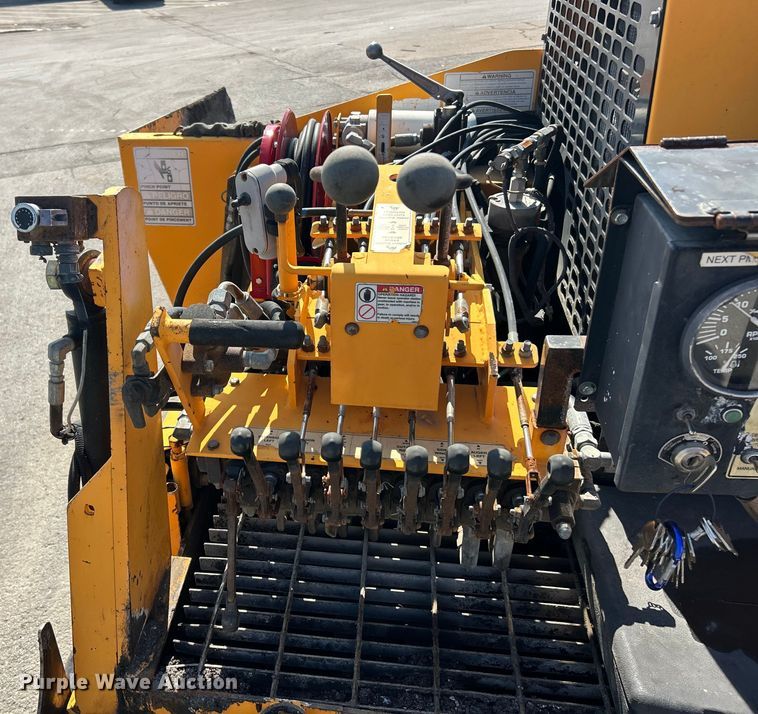 image for item ET3124 2014 Lee-Boy 8500T paver