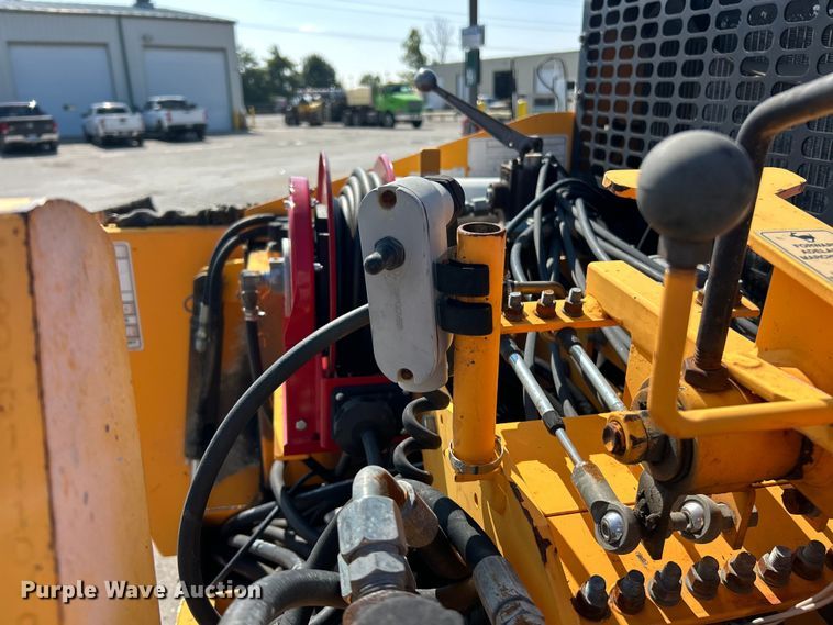 image for item ET3124 2014 Lee-Boy 8500T paver