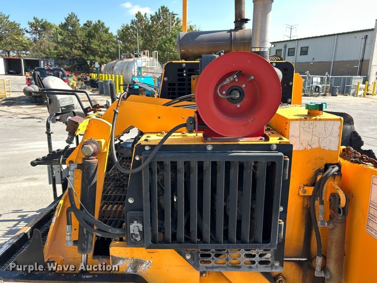 image for item ET3124 2014 Lee-Boy 8500T paver
