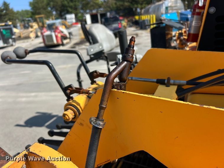 image for item ET3124 2014 Lee-Boy 8500T paver