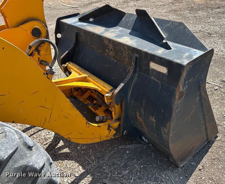 image for item ET3126 2000 JCB 407 wheel loader