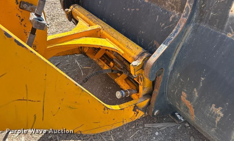 image for item ET3126 2000 JCB 407 wheel loader