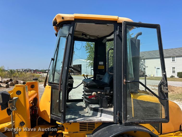 image for item ET3126 2000 JCB 407 wheel loader