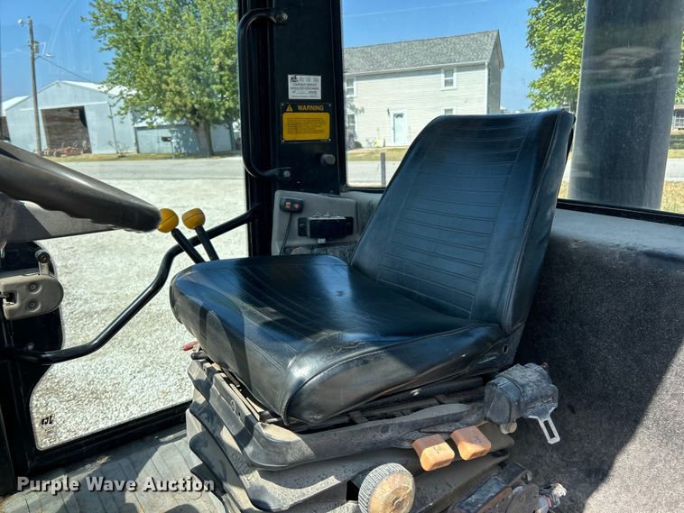 image for item ET3126 2000 JCB 407 wheel loader