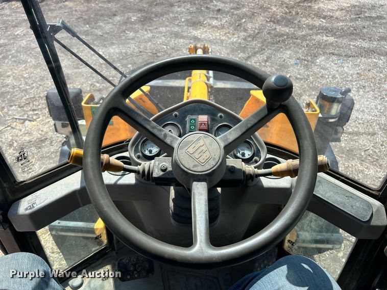 image for item ET3126 2000 JCB 407 wheel loader
