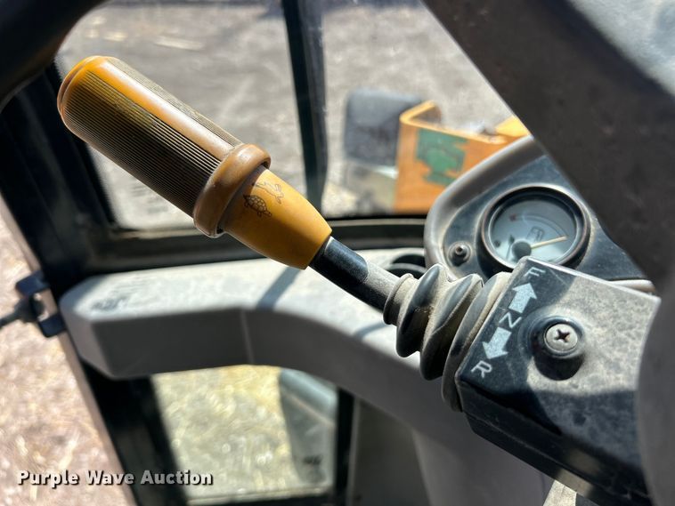 image for item ET3126 2000 JCB 407 wheel loader