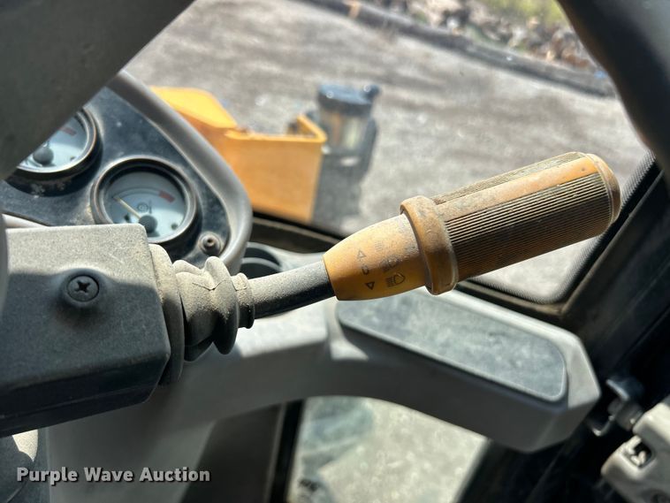 image for item ET3126 2000 JCB 407 wheel loader