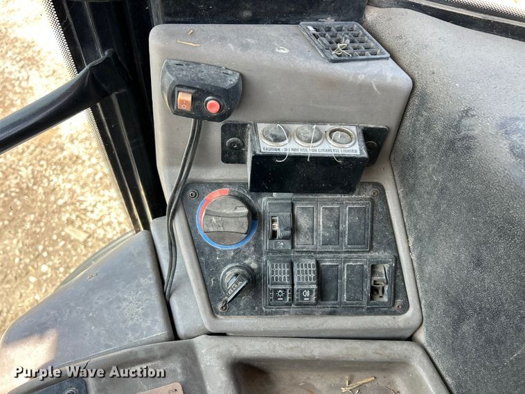 image for item ET3126 2000 JCB 407 wheel loader