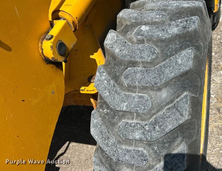 image for item ET3126 2000 JCB 407 wheel loader