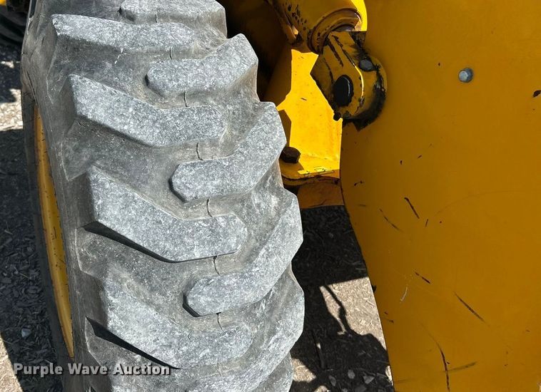 image for item ET3126 2000 JCB 407 wheel loader