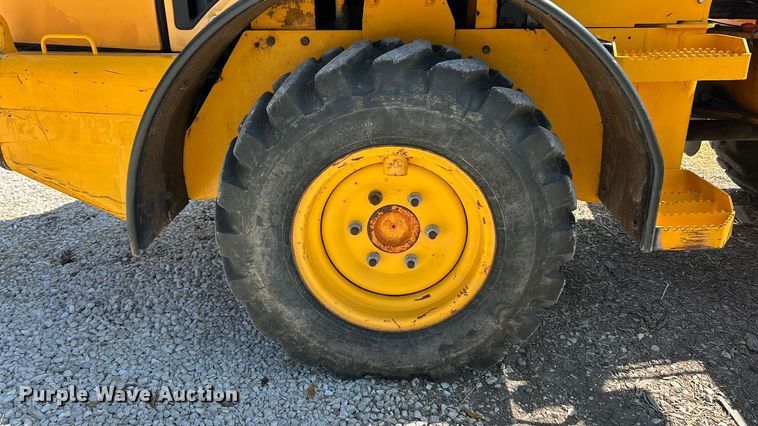 image for item ET3126 2000 JCB 407 wheel loader