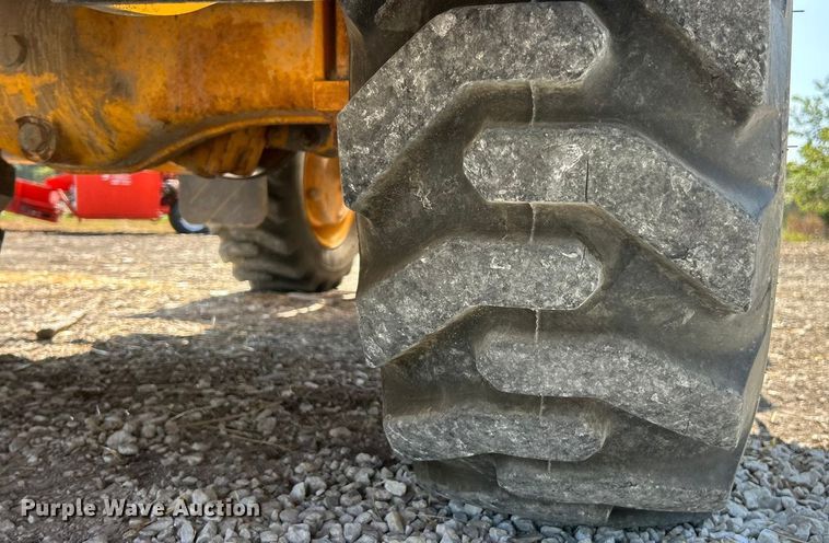 image for item ET3126 2000 JCB 407 wheel loader