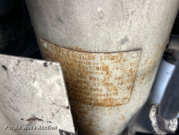 image for item ET3136 1994 Ingersoll-Rand P100DWD air compressor