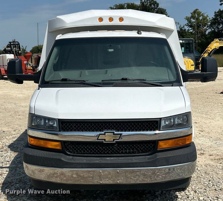image for item ET3147 2019 Chevrolet Express utility van