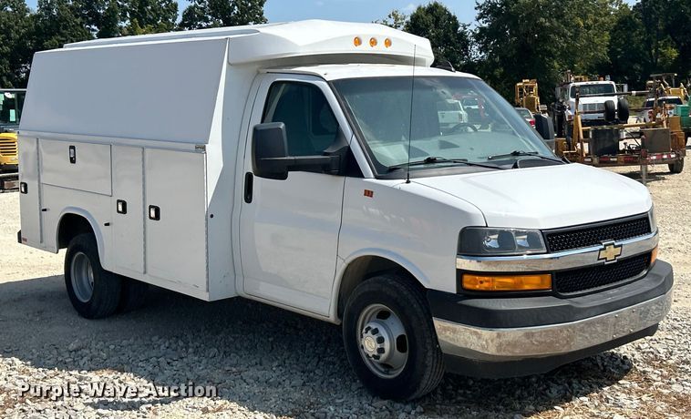 image for item ET3147 2019 Chevrolet Express utility van
