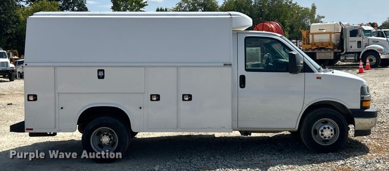 image for item ET3147 2019 Chevrolet Express utility van