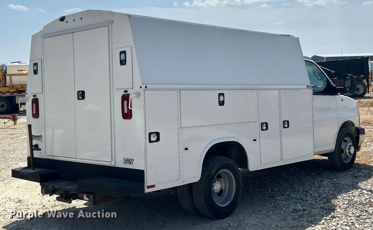 image for item ET3147 2019 Chevrolet Express utility van