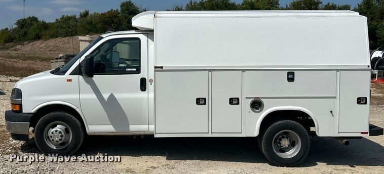 image for item ET3147 2019 Chevrolet Express utility van