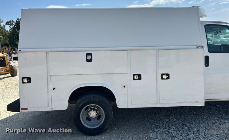 image for item ET3147 2019 Chevrolet Express utility van