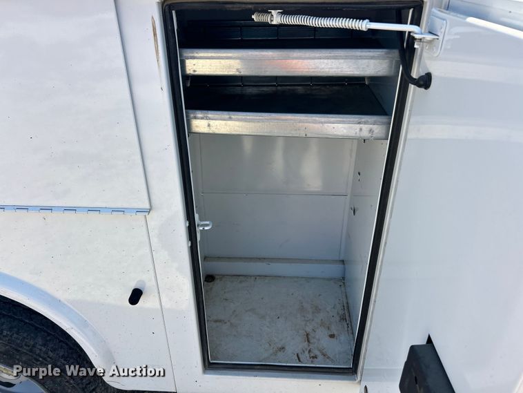 image for item ET3147 2019 Chevrolet Express utility van