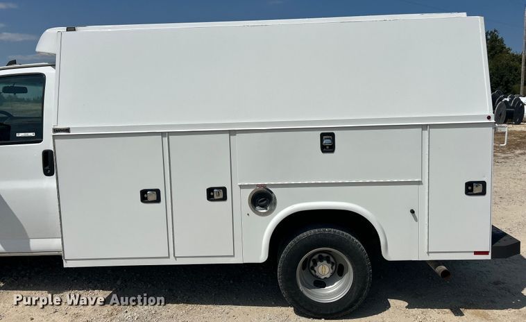 image for item ET3147 2019 Chevrolet Express utility van