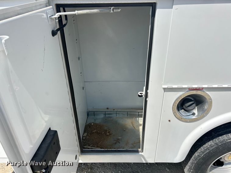 image for item ET3147 2019 Chevrolet Express utility van