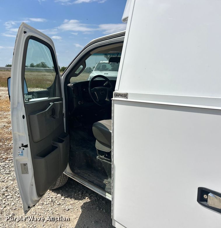 image for item ET3147 2019 Chevrolet Express utility van