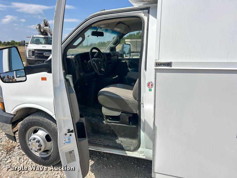 image for item ET3147 2019 Chevrolet Express utility van