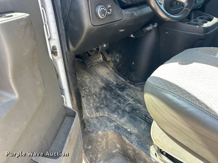 image for item ET3147 2019 Chevrolet Express utility van