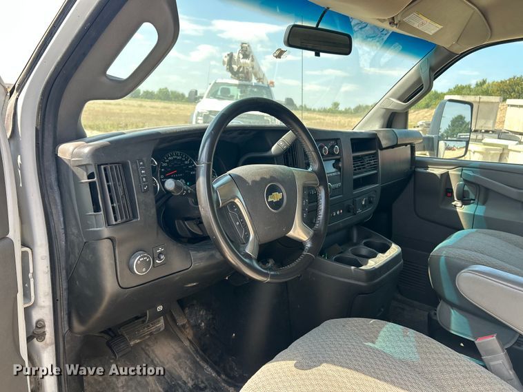image for item ET3147 2019 Chevrolet Express utility van