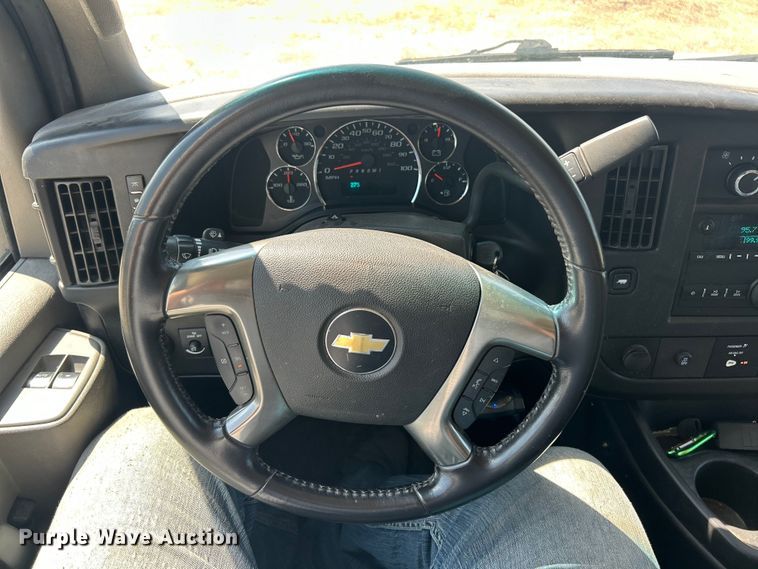 image for item ET3147 2019 Chevrolet Express utility van