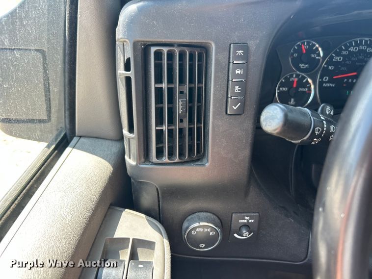 image for item ET3147 2019 Chevrolet Express utility van