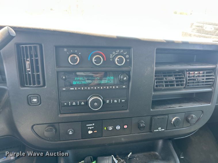 image for item ET3147 2019 Chevrolet Express utility van